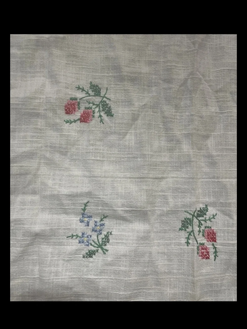 Vintage Embroidered Table Topper 30x27 Floral Crochet Scalloped Edge